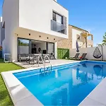 2 Bedroom Gorgeous In Jezera