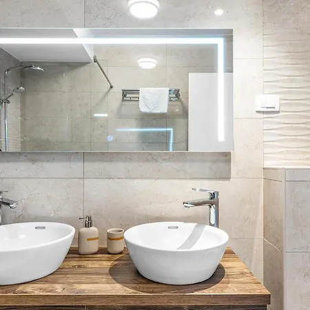 2 Bedroom Gorgeous In アパート イェゼラ