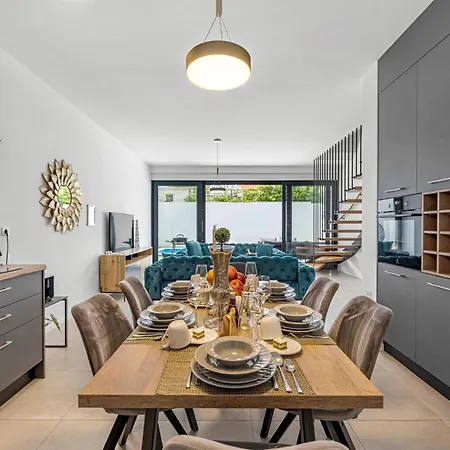 2 Bedroom Gorgeous In イェゼラ