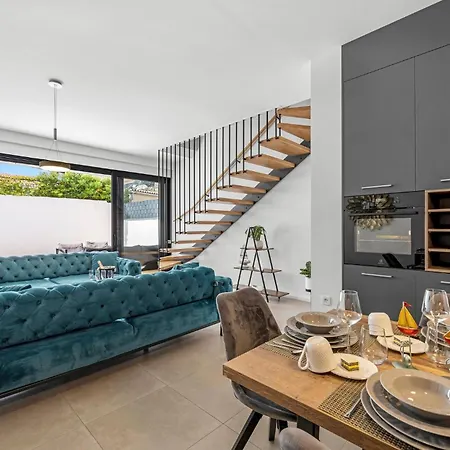 2 Bedroom Gorgeous In イェゼラ