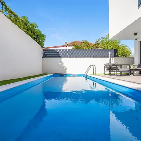 2 Bedroom Gorgeous In * Jezera