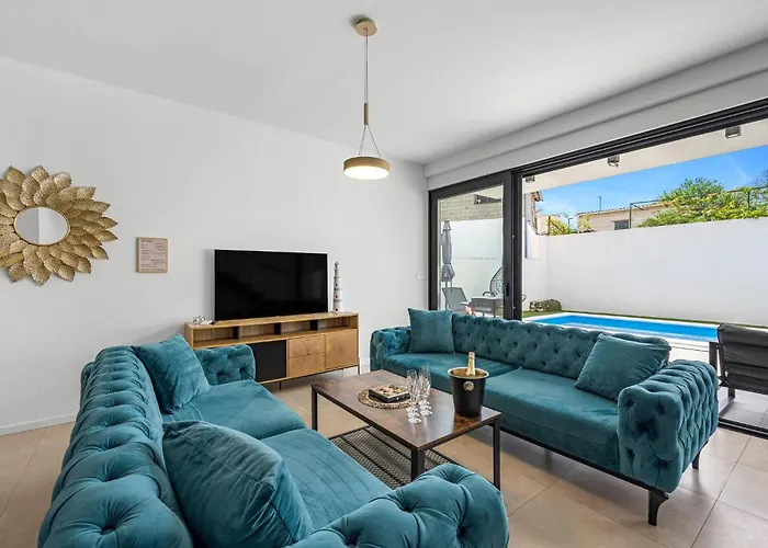 2 Bedroom Gorgeous In *