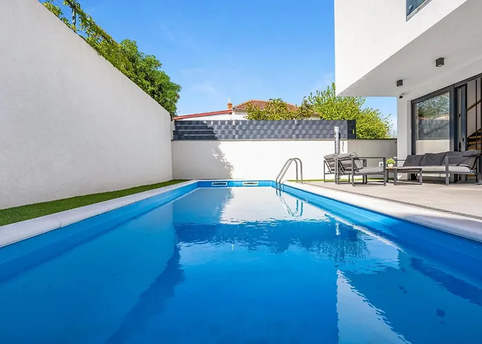 2 Bedroom Gorgeous In * Jezera